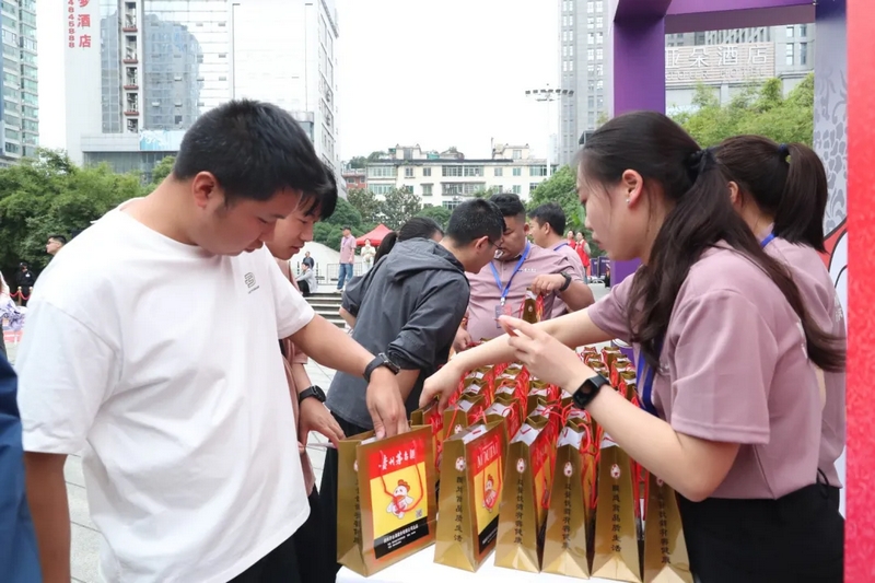 “茅臺百醞醉山河·民族千歌萬象新”活動。郭然攝