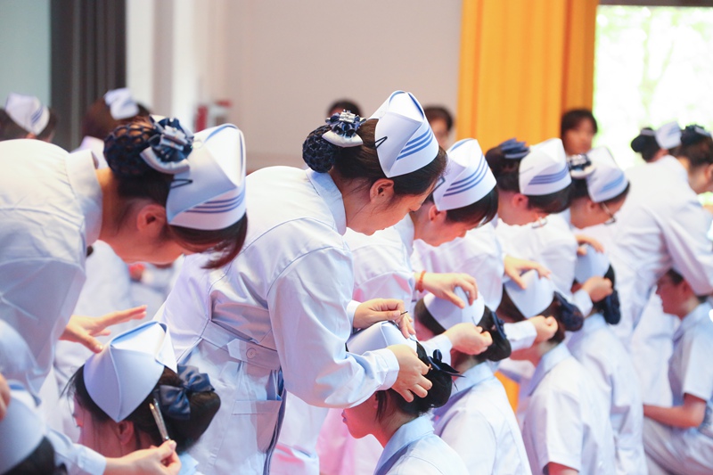 授帽儀式現場。貴陽康養職業大學供圖