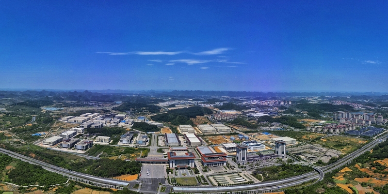 俯瞰貴安綜合保稅區 。石照昌攝.jpg