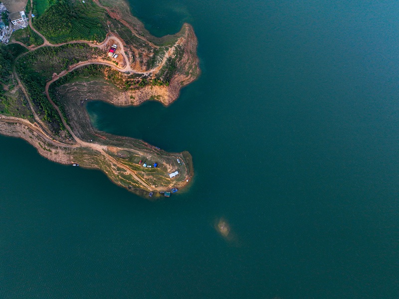 支嘎阿魯湖風光。