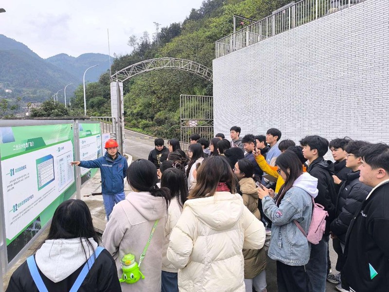 課堂走出教室、專業對接一線。