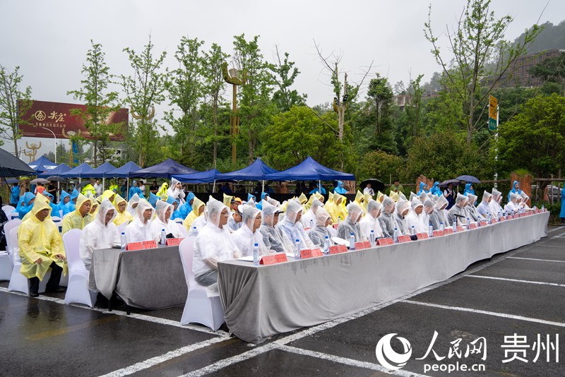 貴州高速集團2025年高速公路防汛搶險綜合應急救援演練現場。人民網記者 涂敏攝