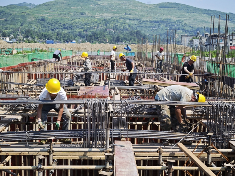 在貴州婁山關經開區，總投資2億元的4500噸鈦制品金屬加工項目正加緊建設。王琨榮攝