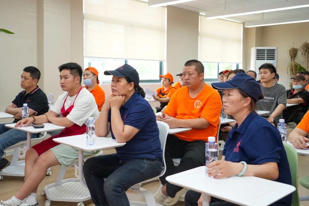 貴州工商職業學院攜手清鎮市燃氣公司共筑燃氣安全防線 (1)