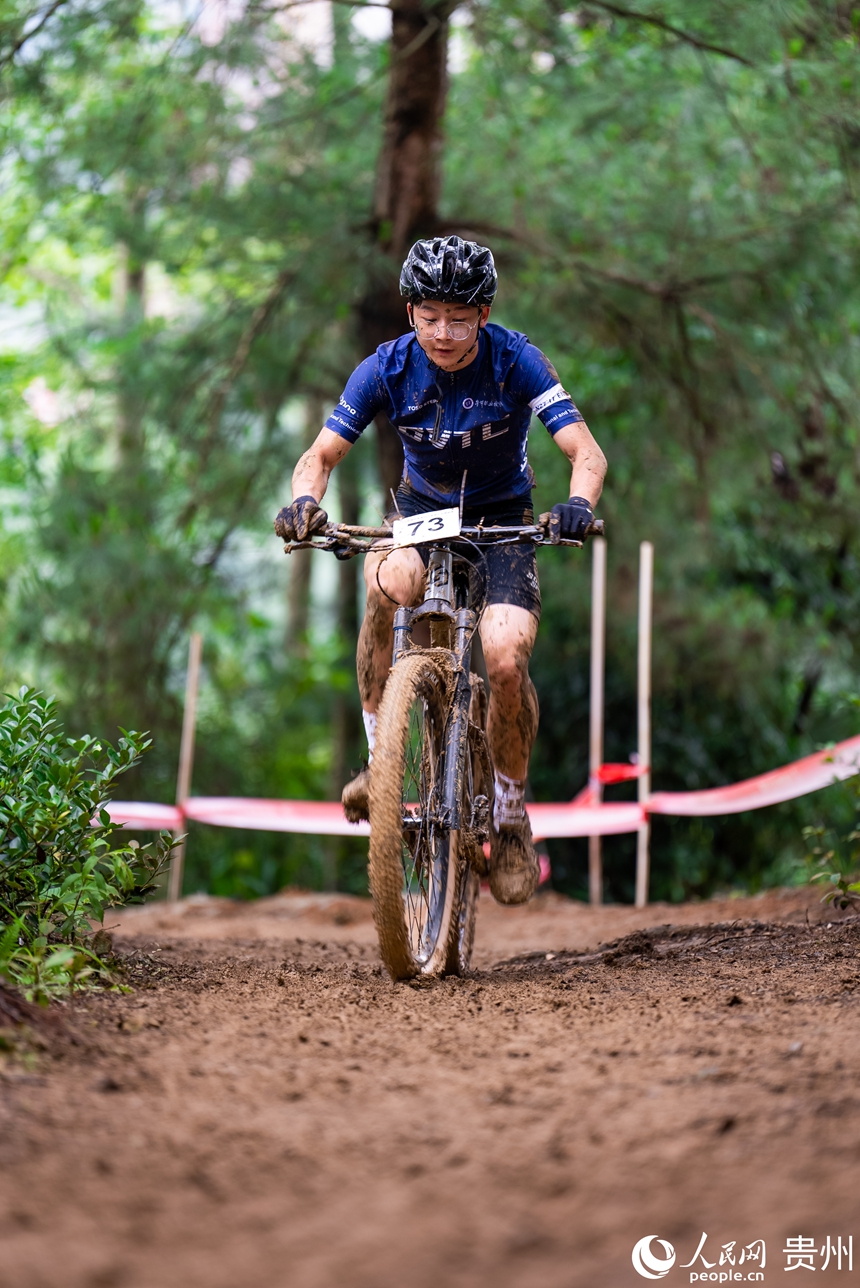 2025年貴州省高校山地自行車錦標賽現場。人民網記者 涂敏攝