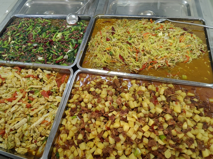 赫章縣學生營養餐配菜。王永勝 攝.jpg