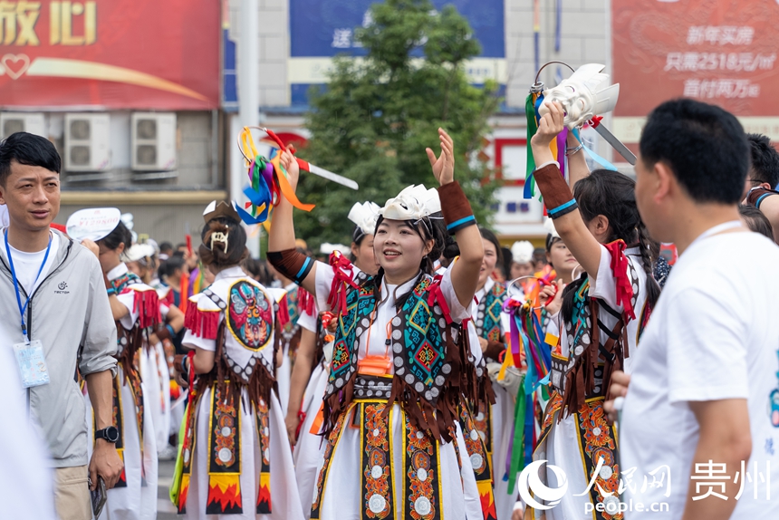  “水龍節”活動現場的儺舞展演。人民網記者 涂敏攝