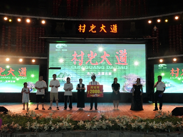 雷剛獲得第四十一期”村光大道“周冠軍。  羅偉攝.JPG