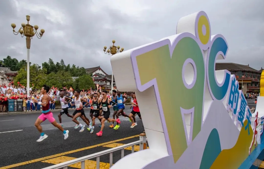 “六馬”十年：一場賽事與一座城市的共生蛻變。朱德貴