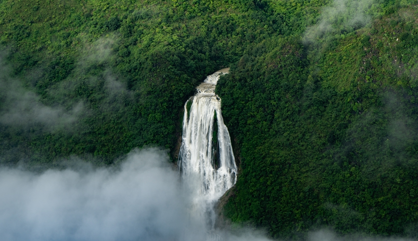 滴水潭瀑布。貴州省文化和旅游廳供圖