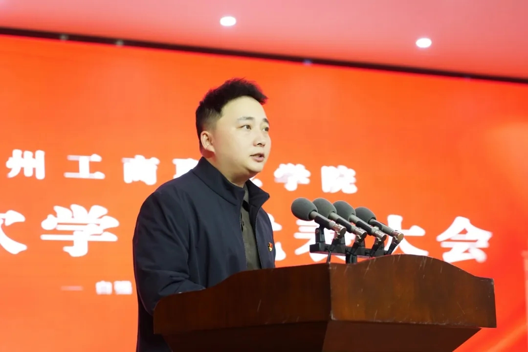 校團委書記 姚嘉笛。