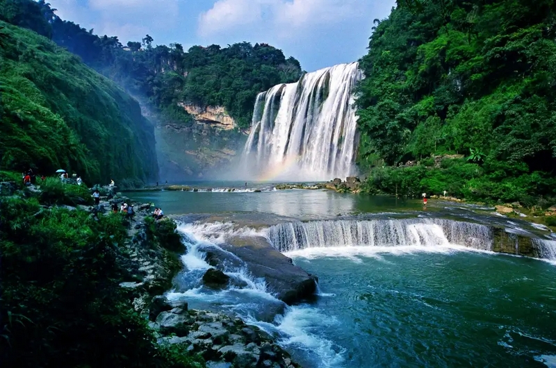 “百隊千場”足球青訓夏季“連”賽在貴州啟動。