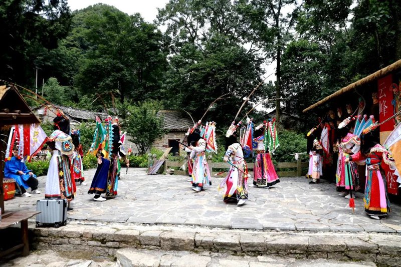 圖為安順原創《跟著九哥逛屯堡》沉浸式劇目演出現場。