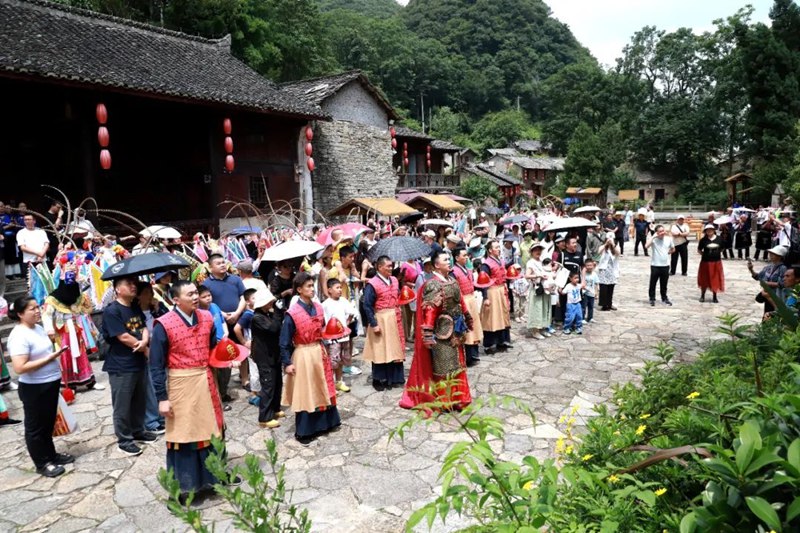 圖為安順原創《跟著九哥逛屯堡》沉浸式劇目演出現場。