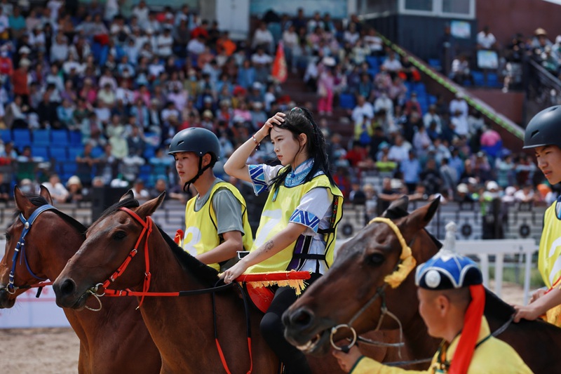 貴州村馬騎手亮相蒙古馬超。