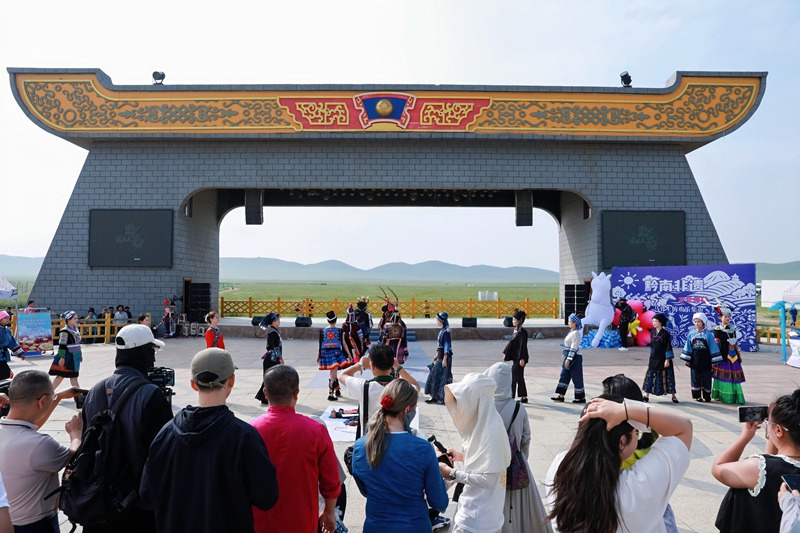 黔南少數民族服飾走秀。