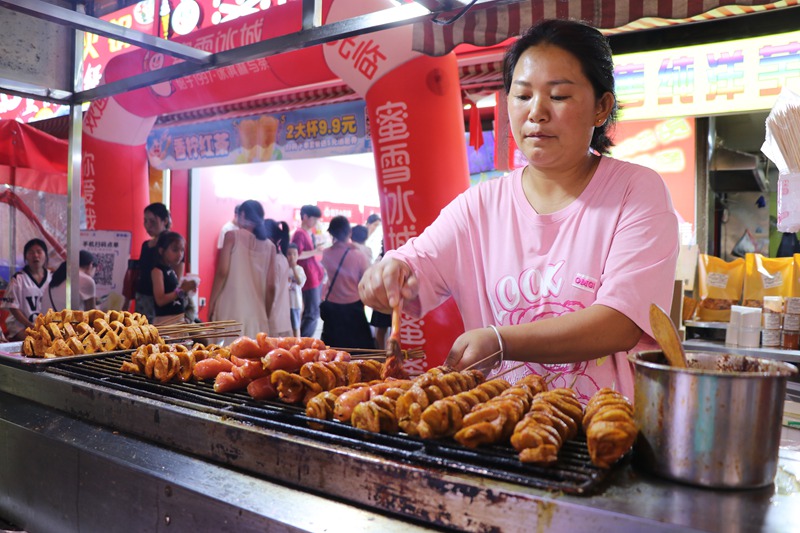 畢節人民公園美食街。