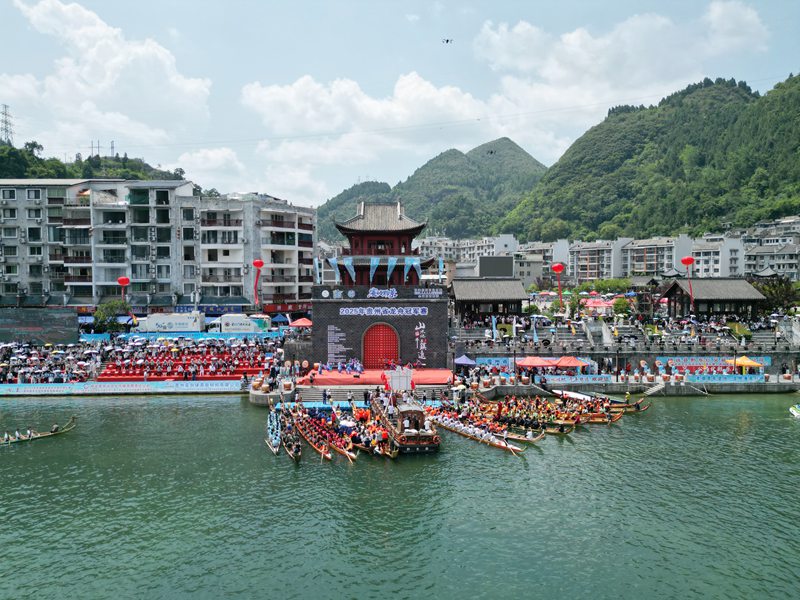 貴州省龍舟冠軍賽開幕。吳賢和攝