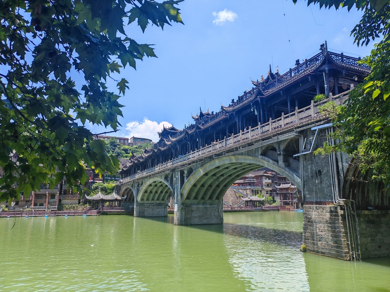 貴州凱里：現代賽事喚醒古鎮心跳 皮劃艇激流回旋賽事激蕩文旅新活力。