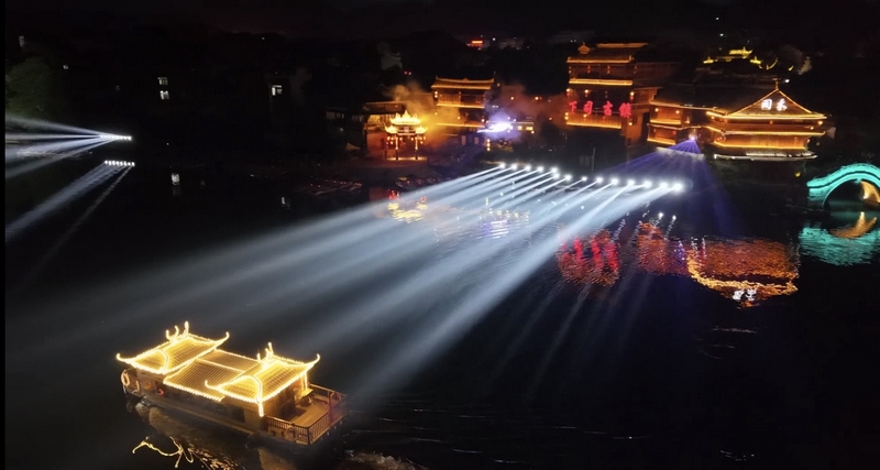 貴州凱里：現代賽事喚醒古鎮心跳 皮劃艇激流回旋賽事激蕩文旅新活力。