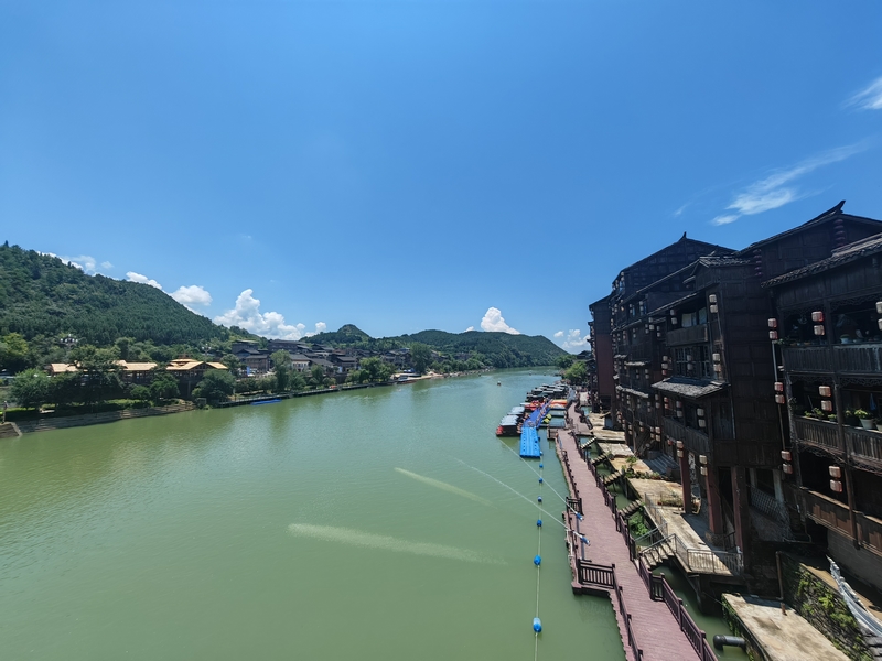 貴州凱里：現代賽事喚醒古鎮心跳 皮劃艇激流回旋賽事激蕩文旅新活力。