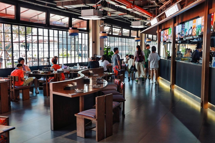 多彩貴州城消費場景。