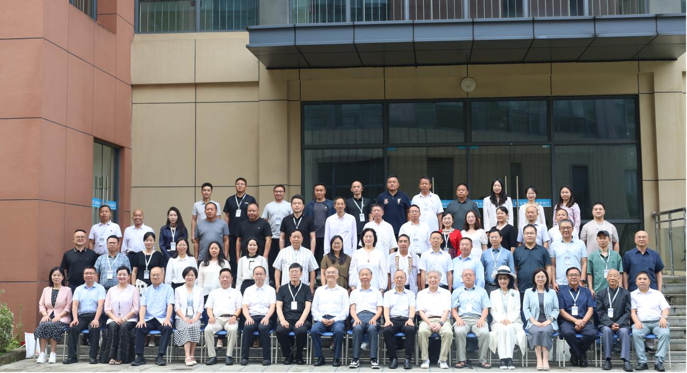 合影留念。