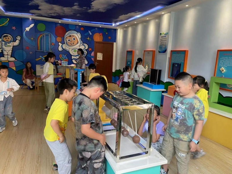 多彩課程陪伴少兒快樂“度假” 。