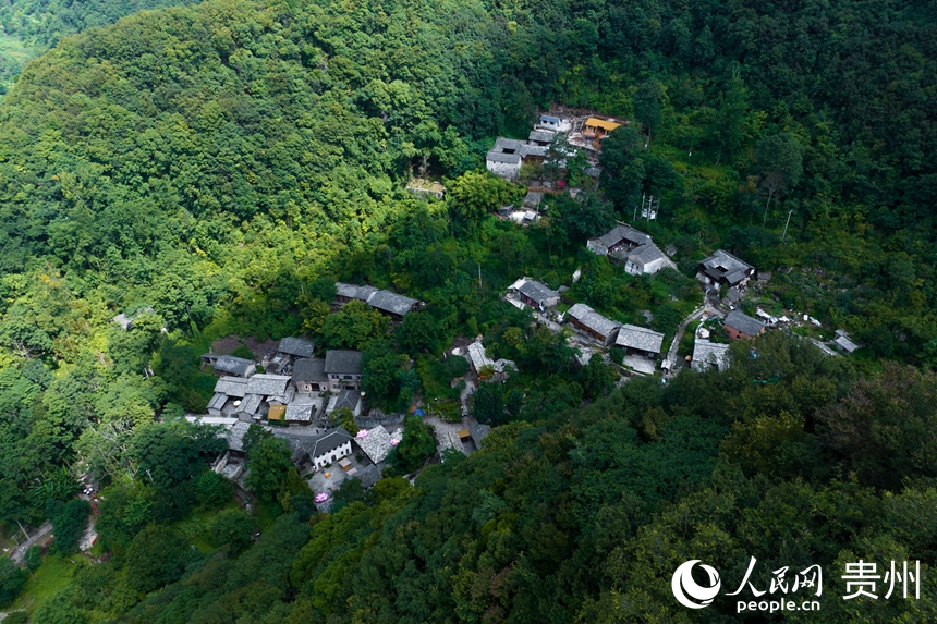 航拍貴州安順云峰屯堡。人民網記者 涂敏攝