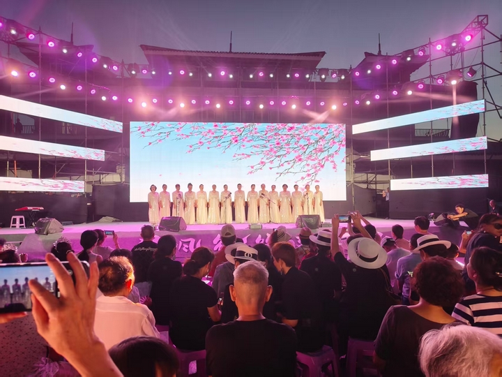 合唱節目，傳遞家國深情。稅會靜 攝.jpg