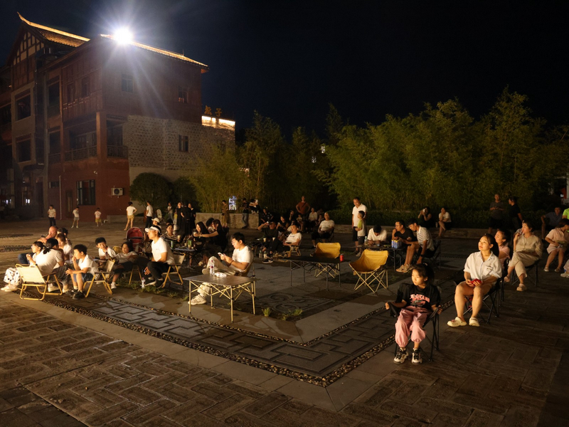 參與活動的市民與游客。