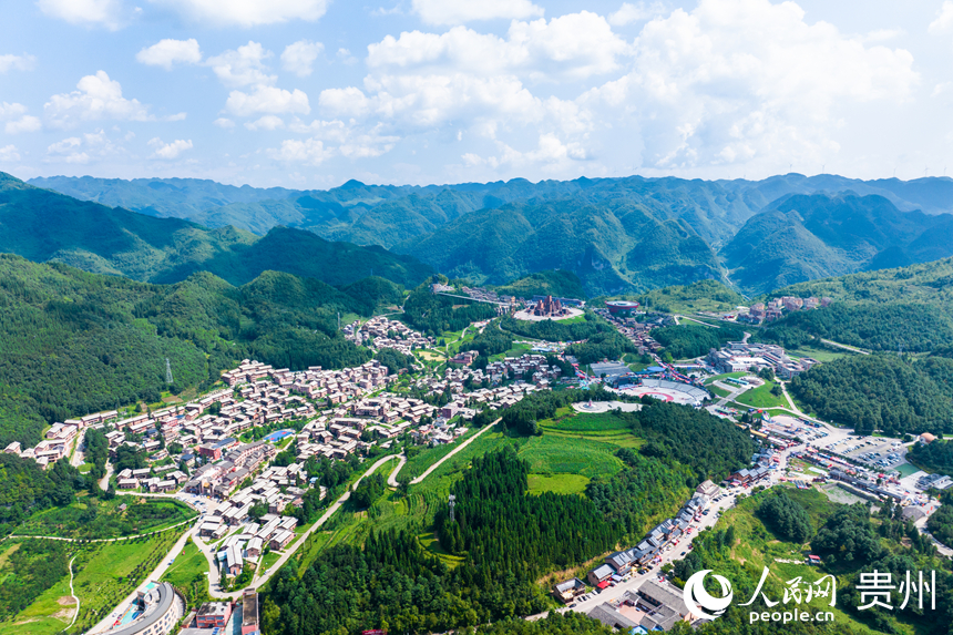 航拍六盤水野玉海國家級旅游度假區。人民網記者 涂敏攝