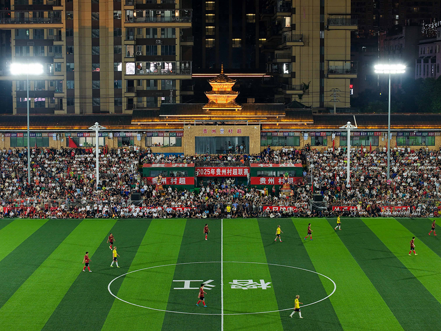 總決賽現場，看臺座無虛席。龍建睿攝