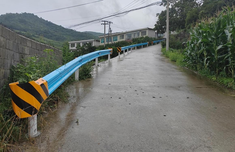 已經安裝好的息烽縣永靖鎮雨灑村漆樹溝組安防工程。