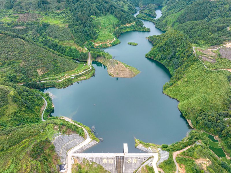  2025年8月7日，拍攝的貴州省從江縣西山鎮西山水庫（無人機照片）。