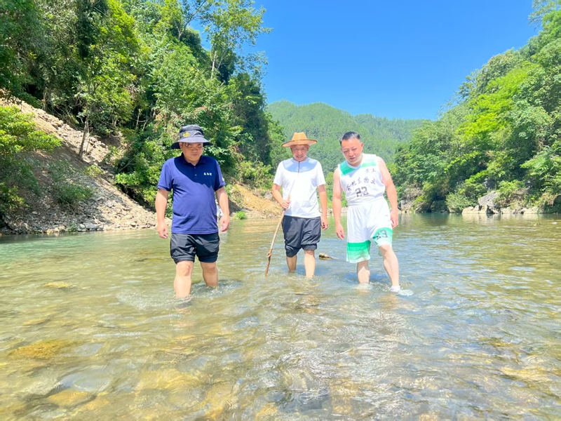 毛隊長河道安全排查。