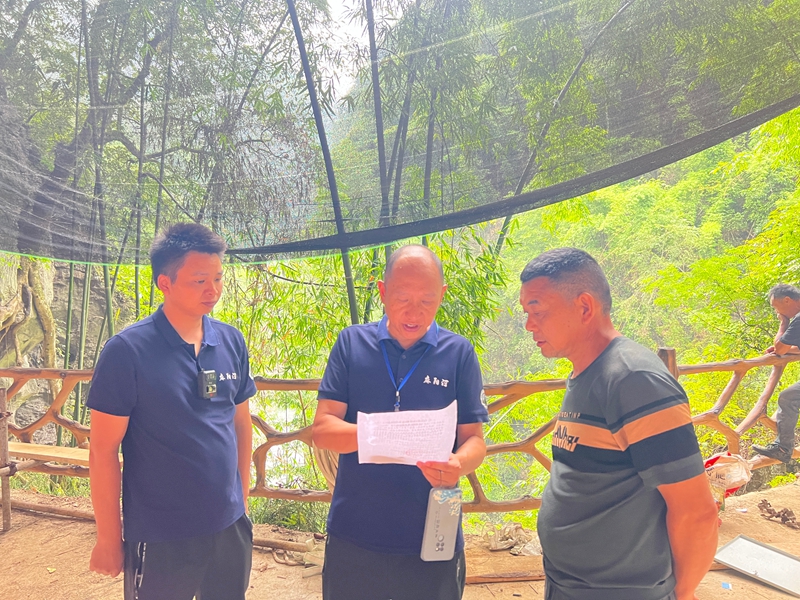 毛隊長宣傳施工安全。