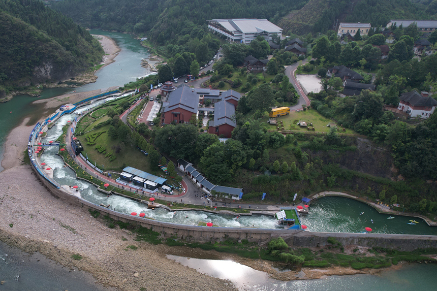 位于貴州省凱里市的中國皮劃艇協會貴州下司皮劃艇激流回旋訓練基地（無人機照片）。周建國攝 
