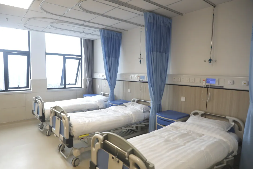 綜合大樓病房環境。