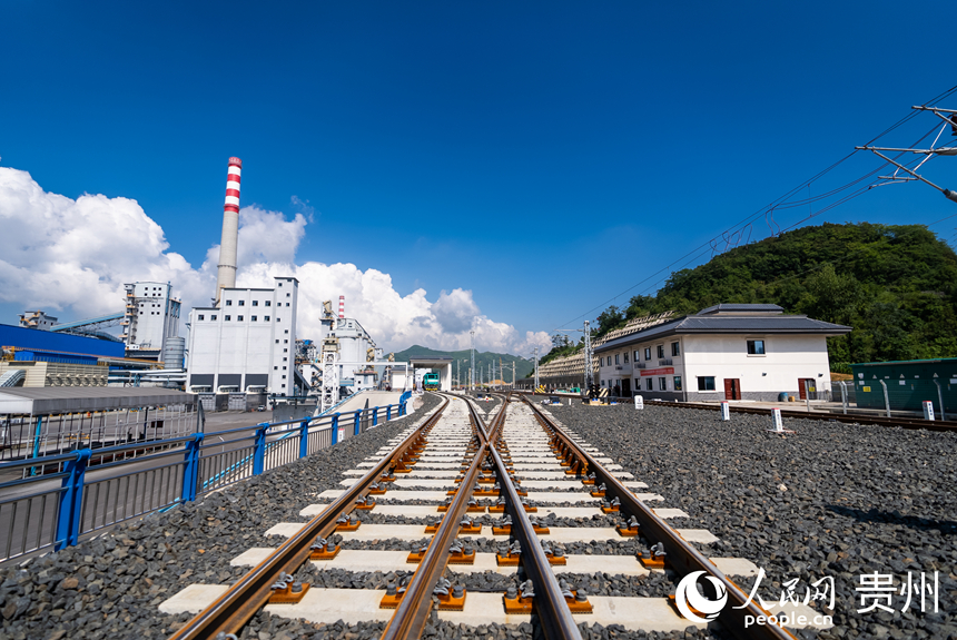 貴州美錦華宇“煤—焦—氫”綜合利用示范項目配套建設的鐵路。人民網記者 涂敏攝