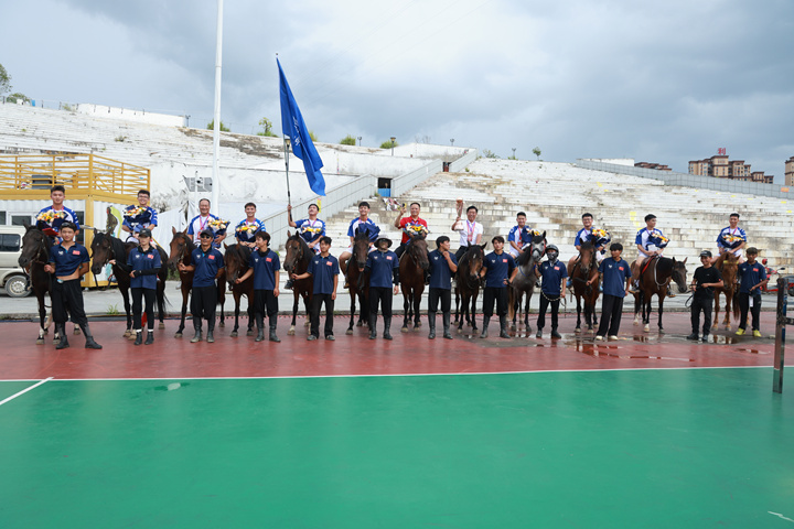 貴州村馬（三都縣）籃球隊載譽歸來。