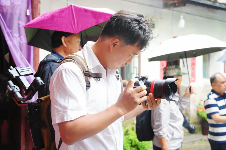 海內外攝影師走進西秀區 探尋“屯堡秘境 西部之秀”。