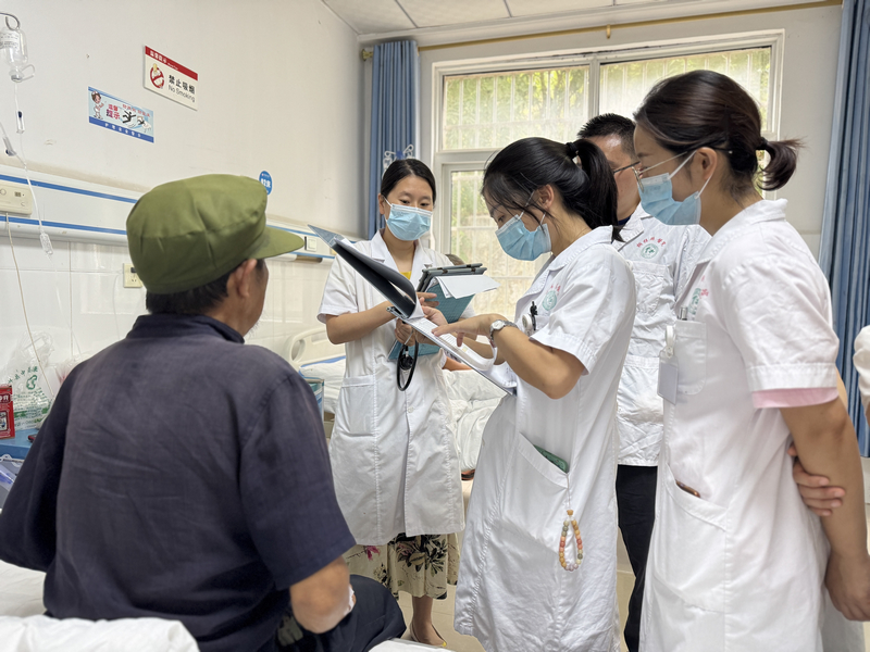 到新站鎮衛生院開展教學查房工作。李麗攝