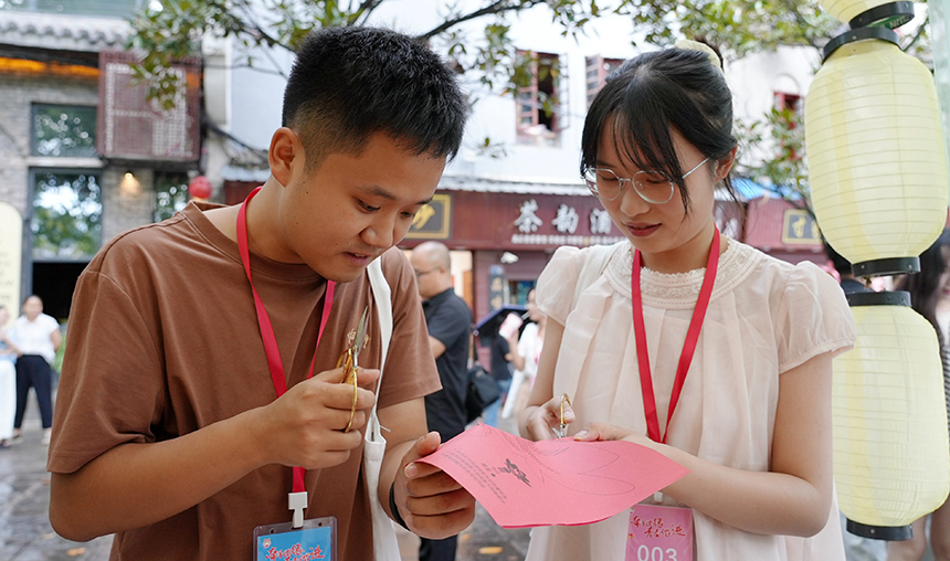 黔東南鎮遠古城七夕上演千年之戀。