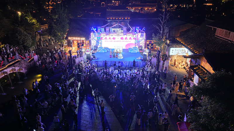 新時代明文實踐“文明有‘理’樹新風”項目文藝作品展演現場航拍。王世海攝