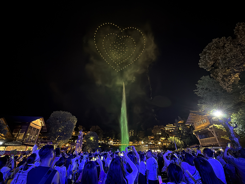 以七夕為主題的無人機煙花秀。王世海攝