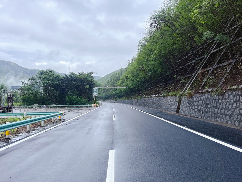 交通運輸部2024年度國家公路現代養護工程試點項目G78汕昆高速板江段路面維修養護項目。.jpg