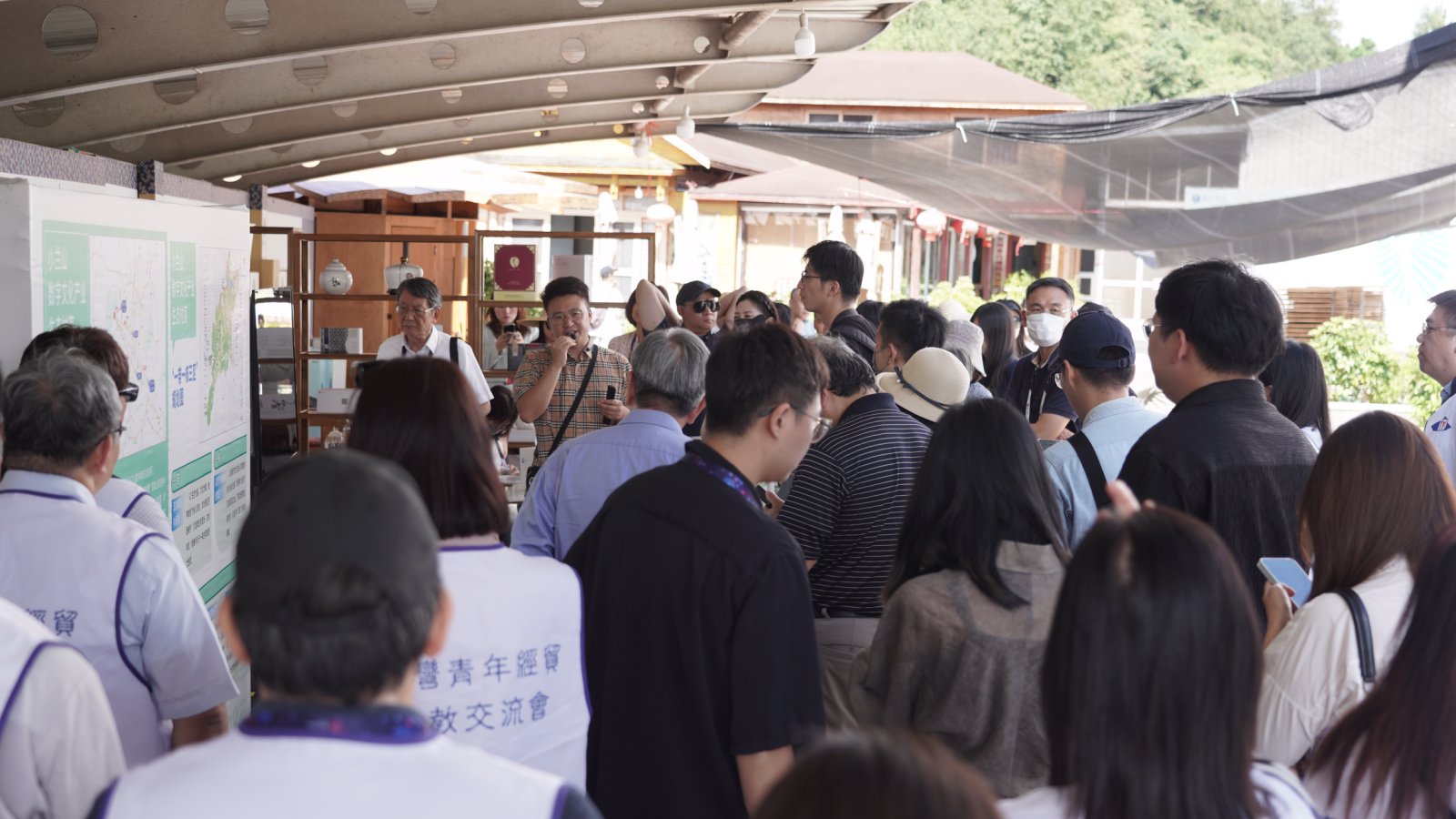 嘉賓們走進小蘭山實地探訪。