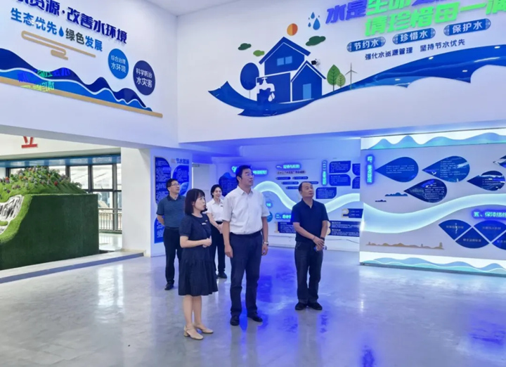 參觀校園。