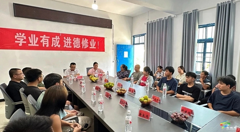 劉少凡：助學為基 善行為翼 深耕反哺潤鄉鄰。